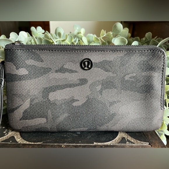 lululemon athletica Handbags - lululemon athletica Black Camouflage Women's Bag **Small Callout**